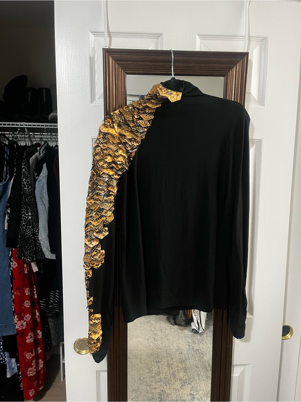 NWT Brand New Gracia Black & gold snake print long sleeve top